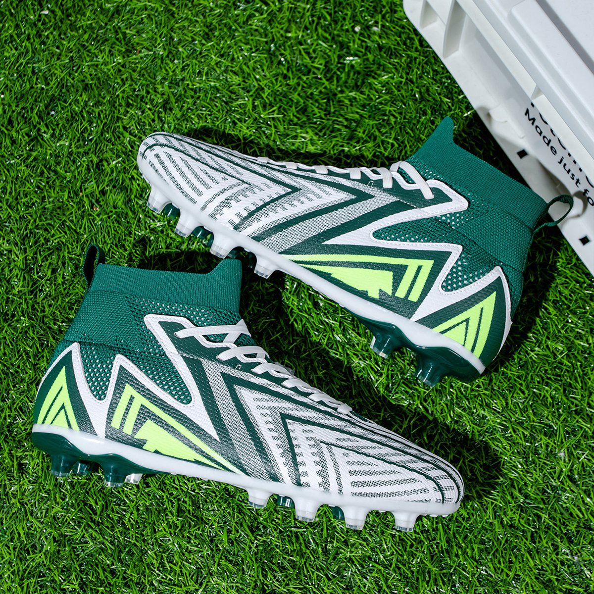 High quality factory customized hot selling long nail broken nail anti slip football shoes customized football shoes popular