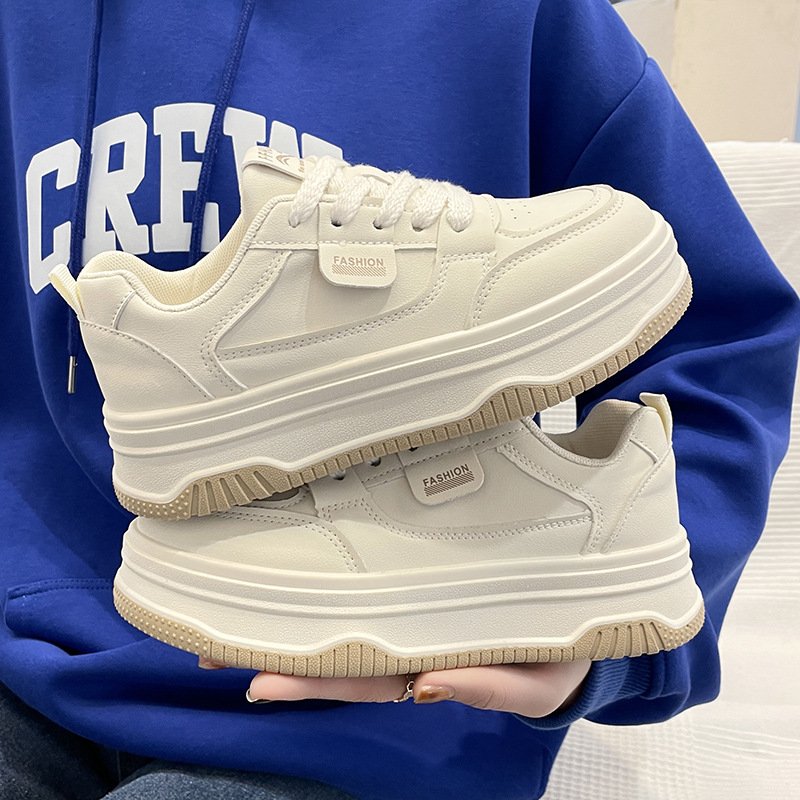 A white-shoe-skinned 2024 new Autumn student slab-shoes with small feet
