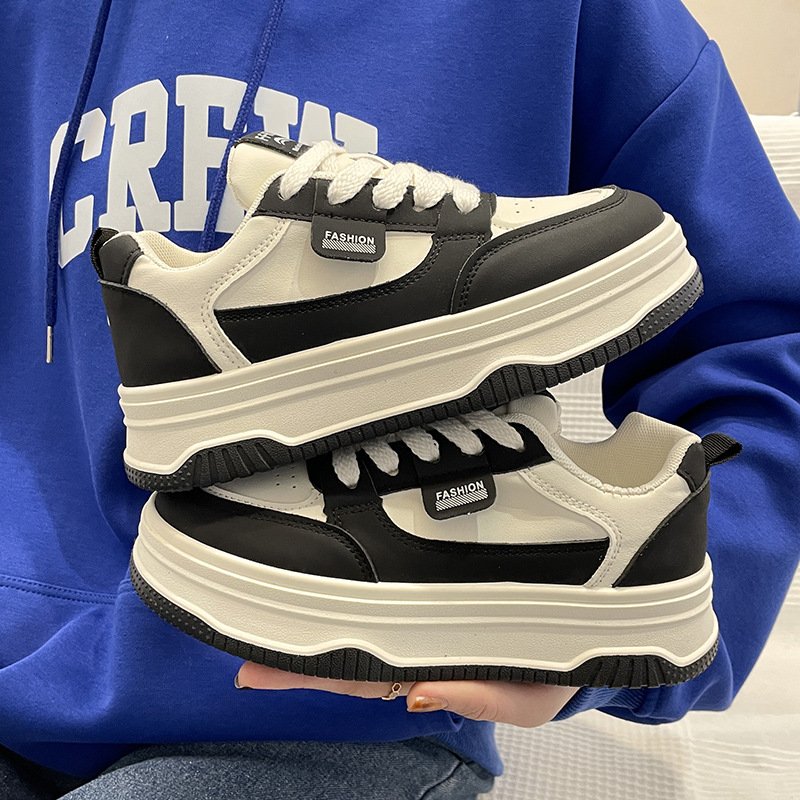 A white-shoe-skinned 2024 new Autumn student slab-shoes with small feet