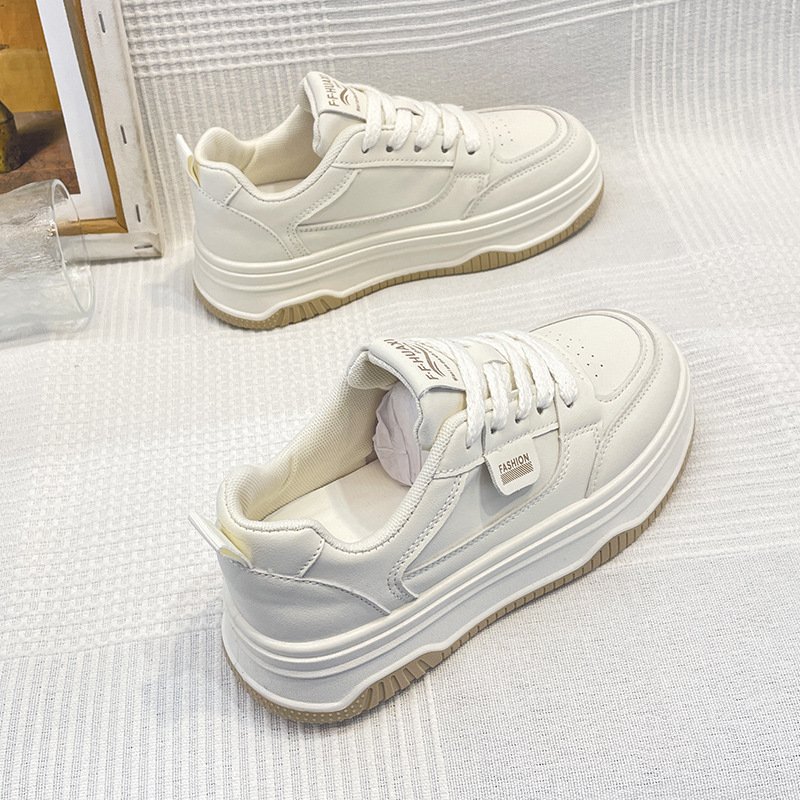 A white-shoe-skinned 2024 new Autumn student slab-shoes with small feet