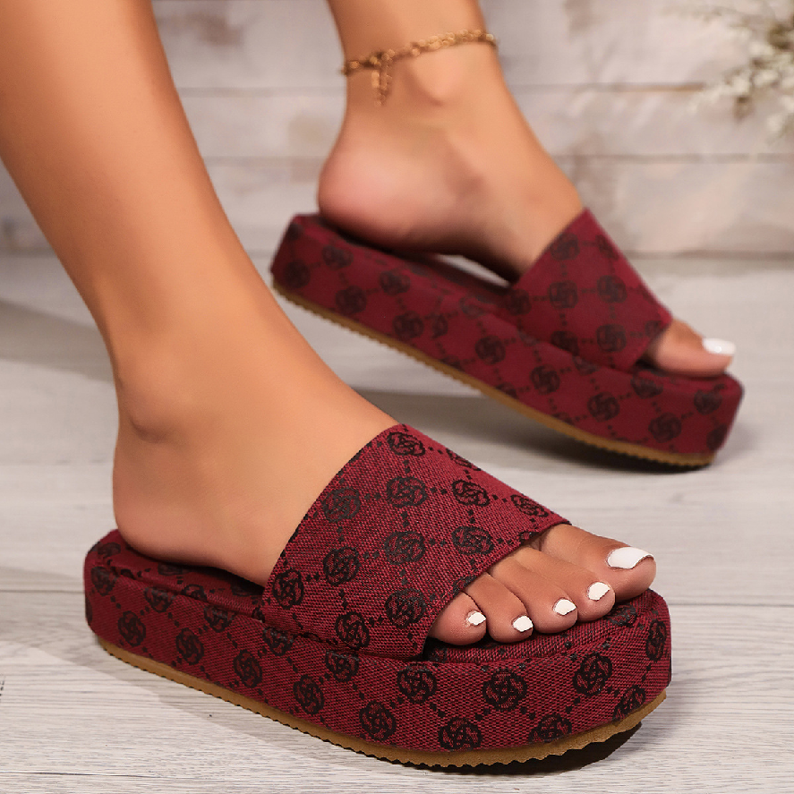 Hot summer outdoor oversized platform slippersccDesigner shoes for women