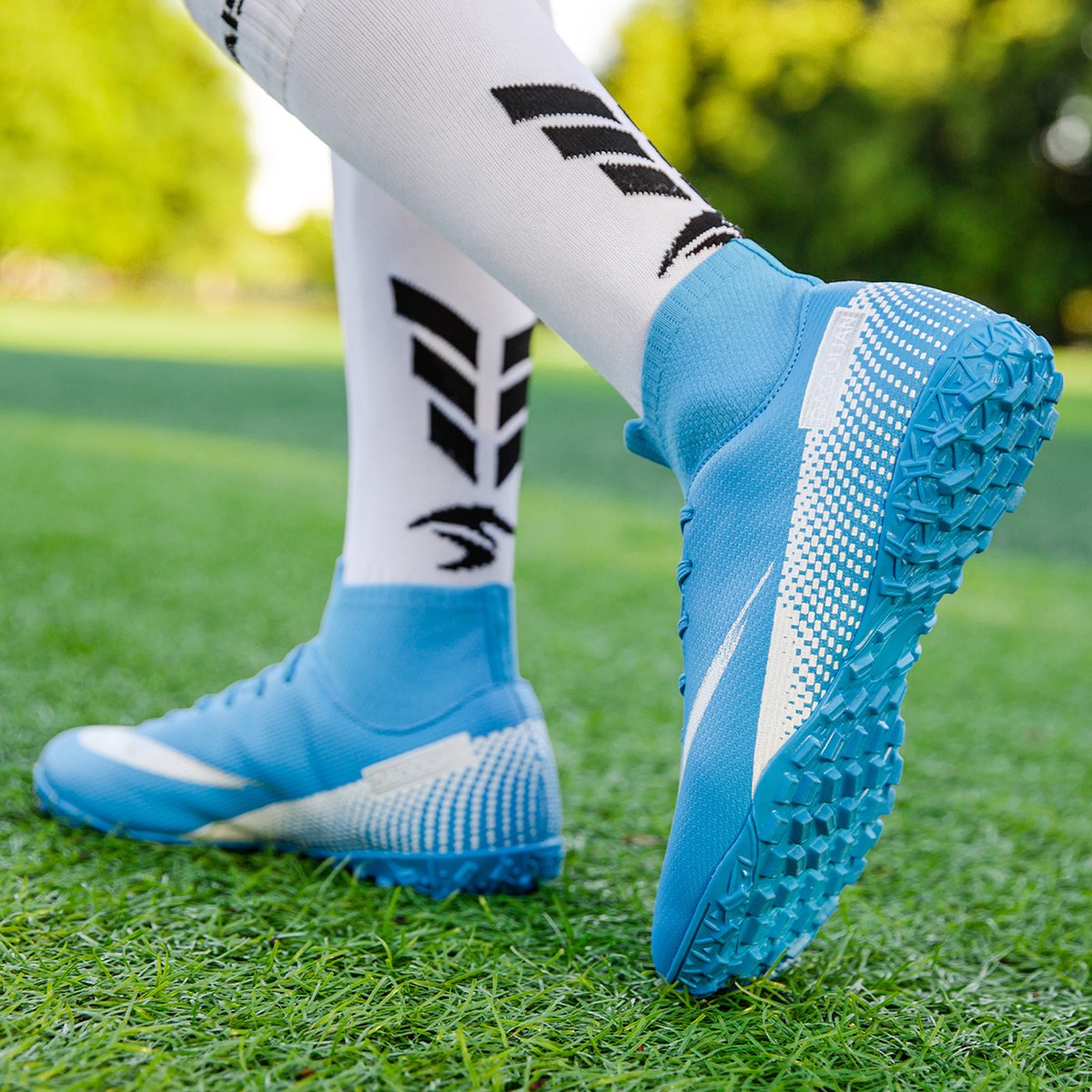 High quality factory customized hot selling long nail broken nail anti slip football shoes customized football shoes popular