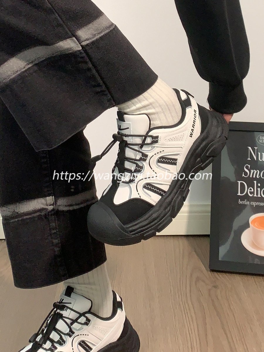 "Returning mist, blue old man's shoes, 2024 Autumn air-traffickers, hiking shoes with ugly sneakers."