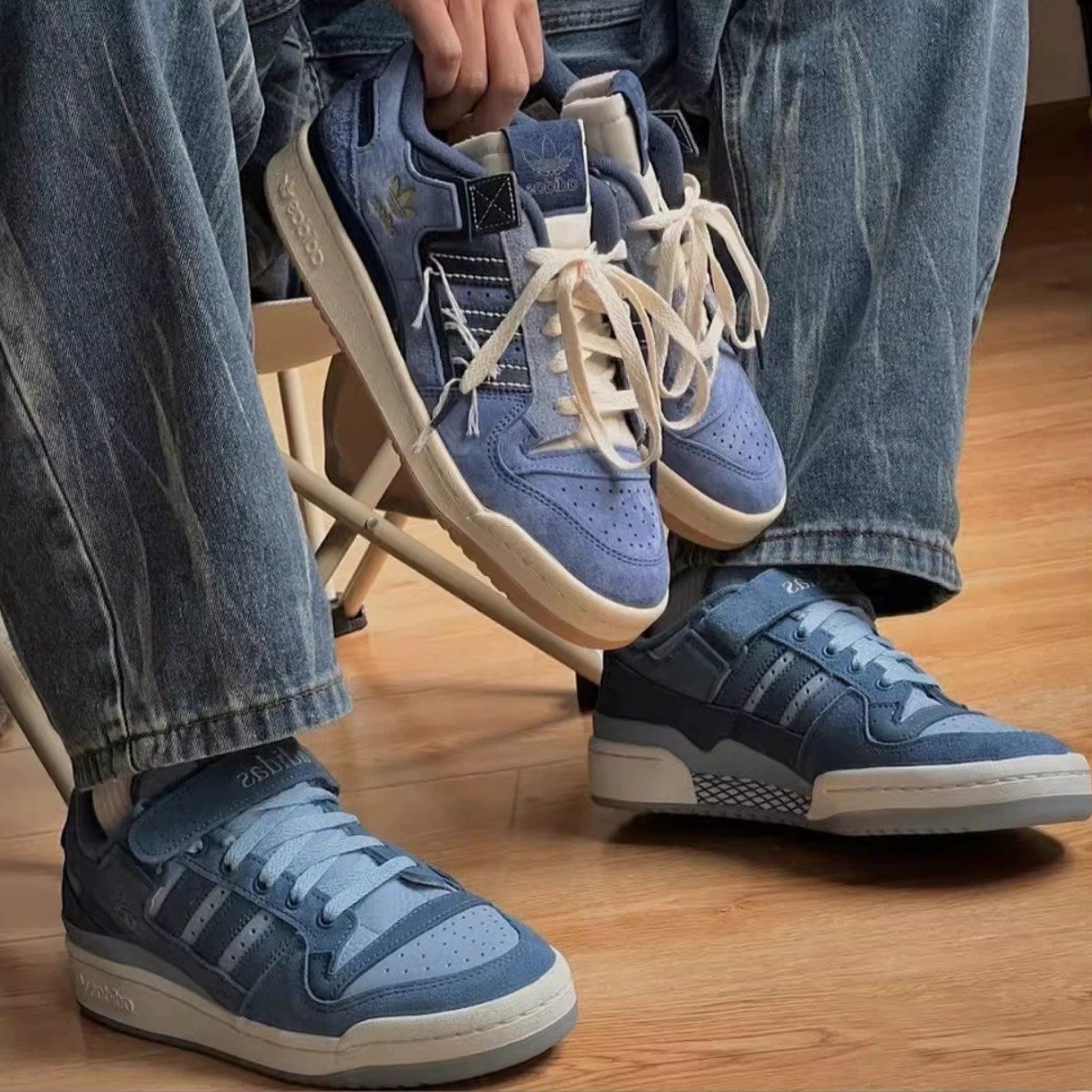 Adidas Adidas, a man's and a woman's three-leaf FORUM 84-metre white sports skater couple's leisure shoes