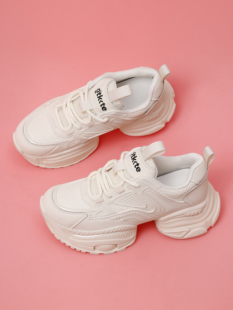 The black old man's shoe girl's 2024 new spring and autumn summers travel with a small, thick bottom-of-the-breath recreational movement