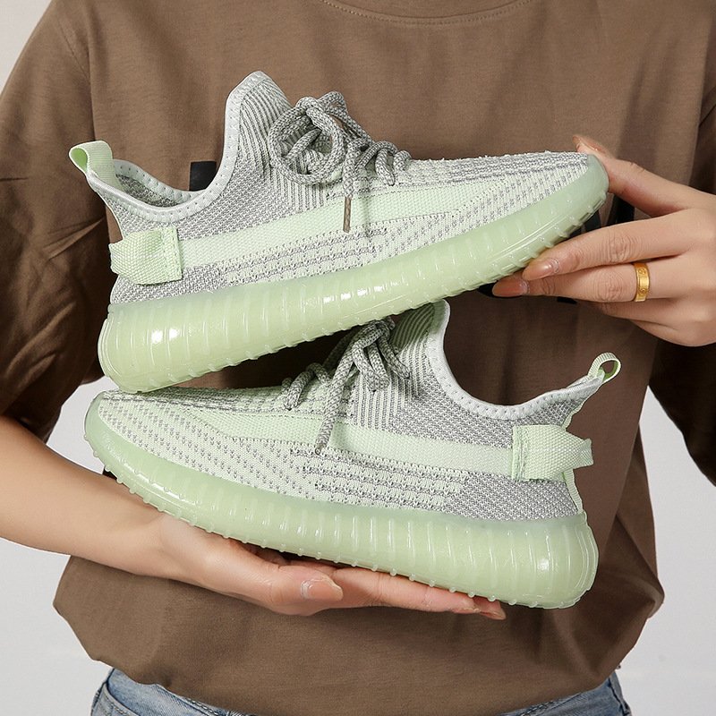 A new soft-depressed sports shoe in autumn 2024