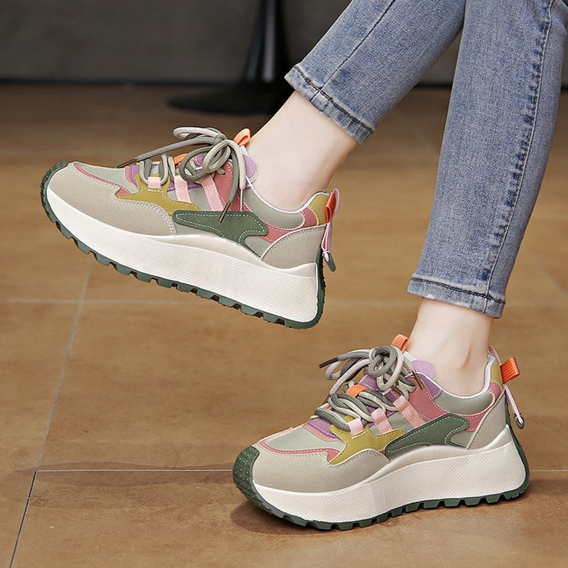 The new 2024 for the girls' sneakers in the autumn, with their feet thickened, raised their father's sense of shit