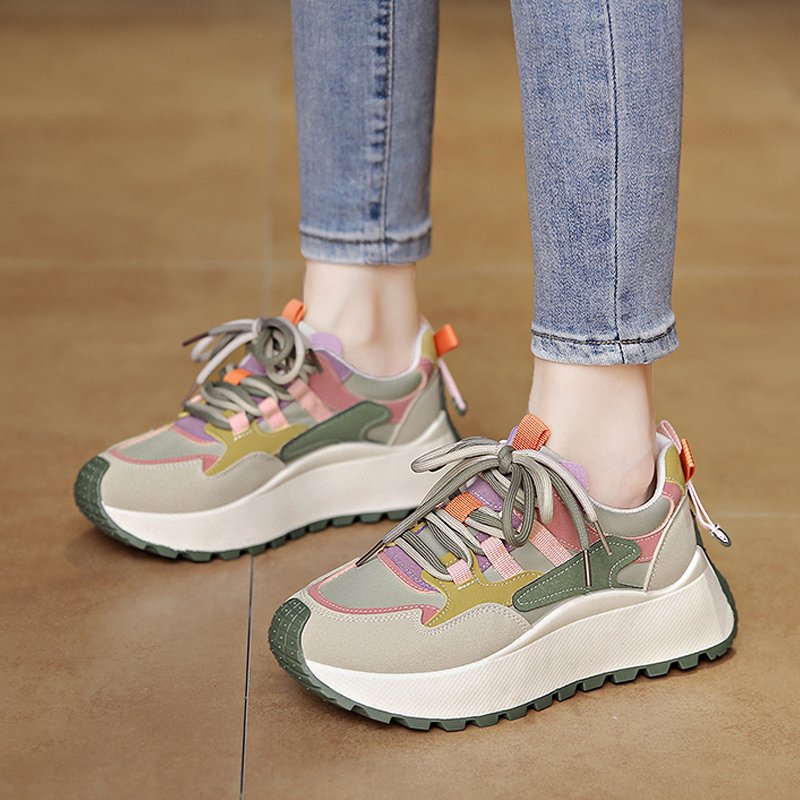 The new 2024 for the girls' sneakers in the autumn, with their feet thickened, raised their father's sense of shit