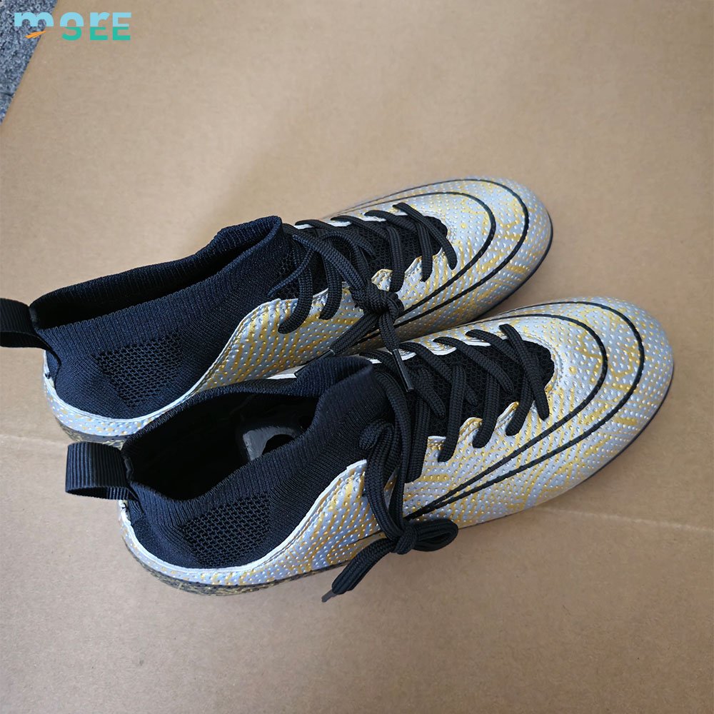 SeeMore Brand High Gripping Power Comfortable Breathable Professional Turf Shoes Football Cleats Kit With Shin Pads
