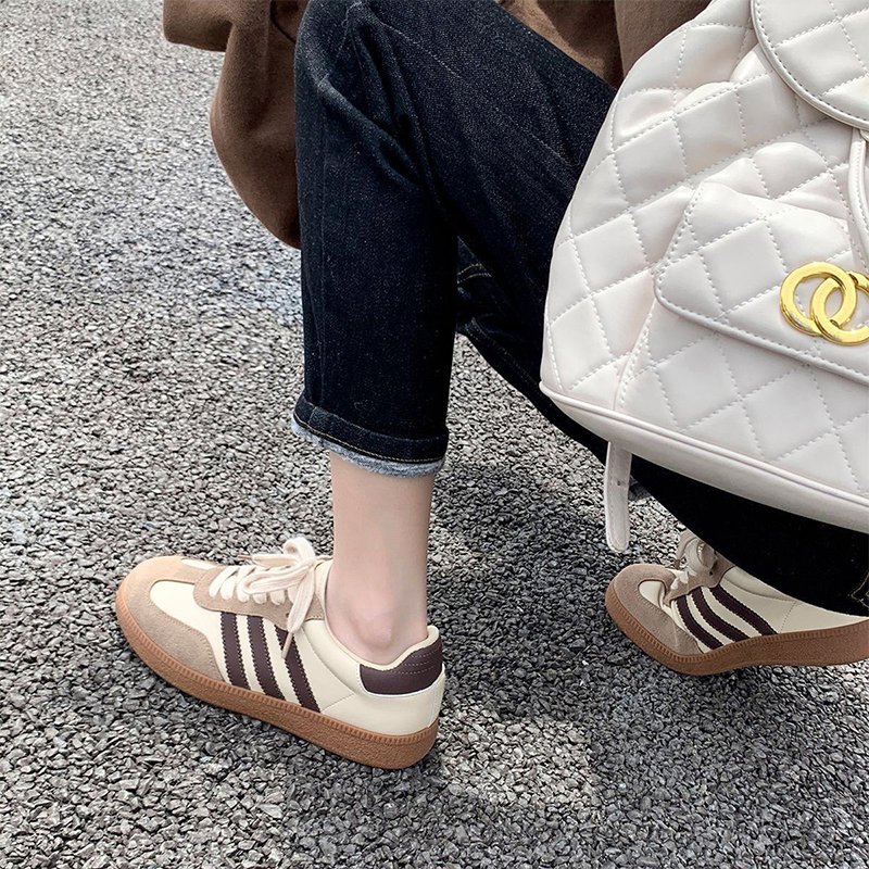 The Korean girls' retrospective shoes in the fall of 2024 were so hot that they were all stylish with little white shoes