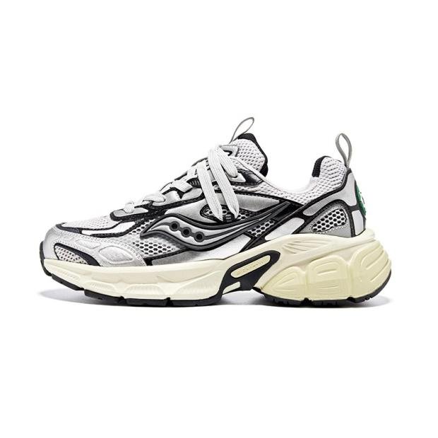 Saucony Soconi, Knight 2K Cavalry, old man and woman, raised their stun shoes outside their shoes