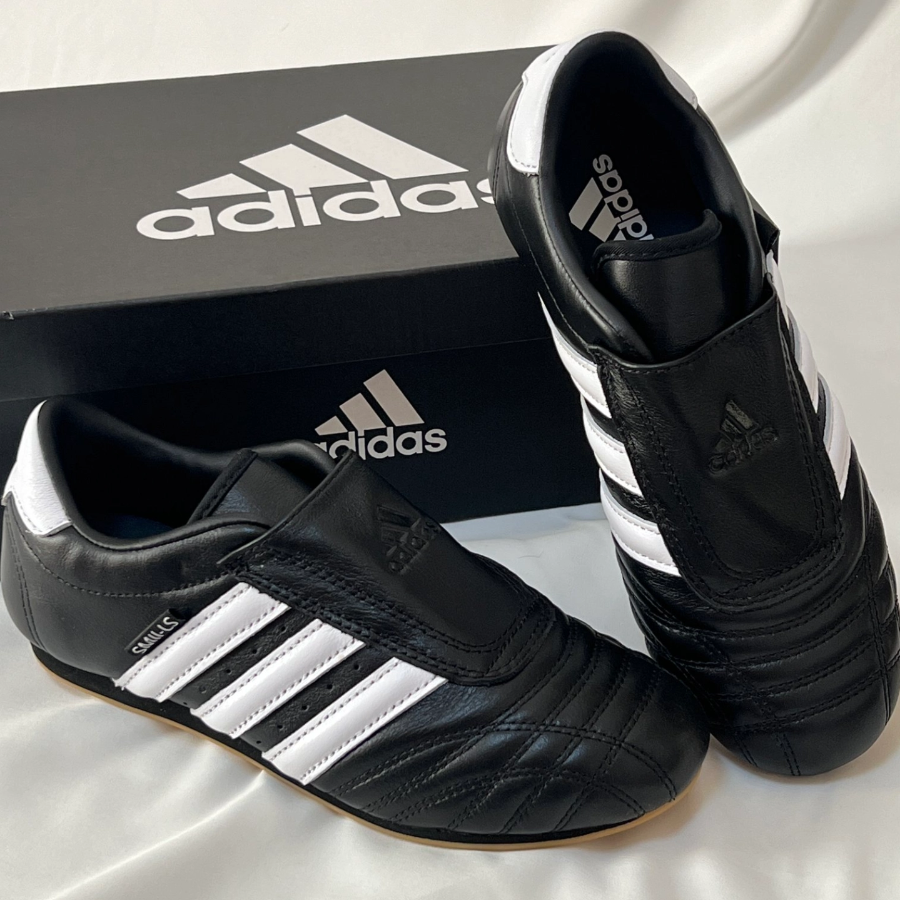 Adi Adidas Tweedledge, Gin Ji-ni, and Jennie, both male and female. JQ4775