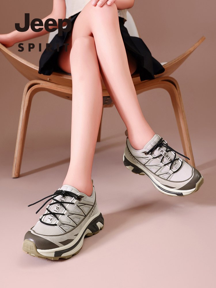 old jeep's shoes are 2024 new whites and tremors light-skinned sneakers
