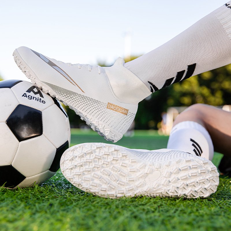 2024 Fashion New Men's Football Boots High Quality Professional Soccer Shoes Indoor Use Synthetic Upper Material PU Mesh Futsal