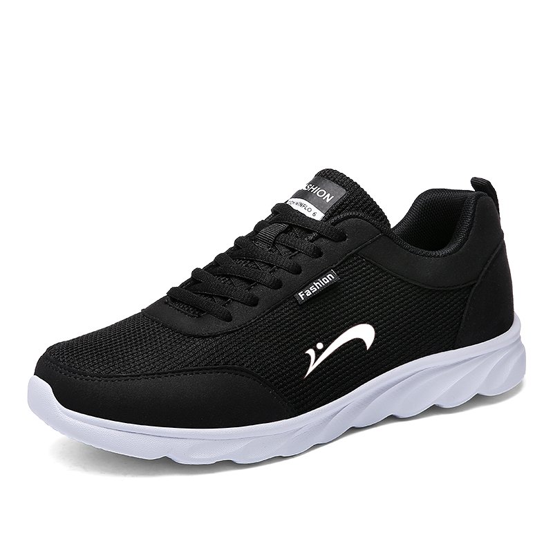 A man whose shoes are 2024 new webs of air and leisure shoes can easily grind running shoes