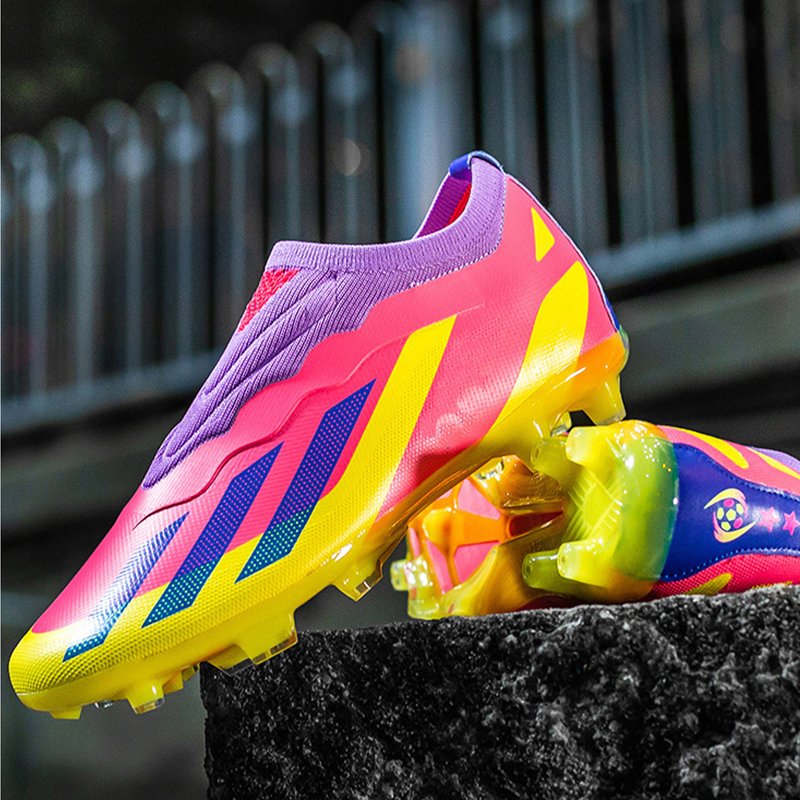 Fast delivery 34-44 size colorful soccer shoes professional customized size men football shoes for training