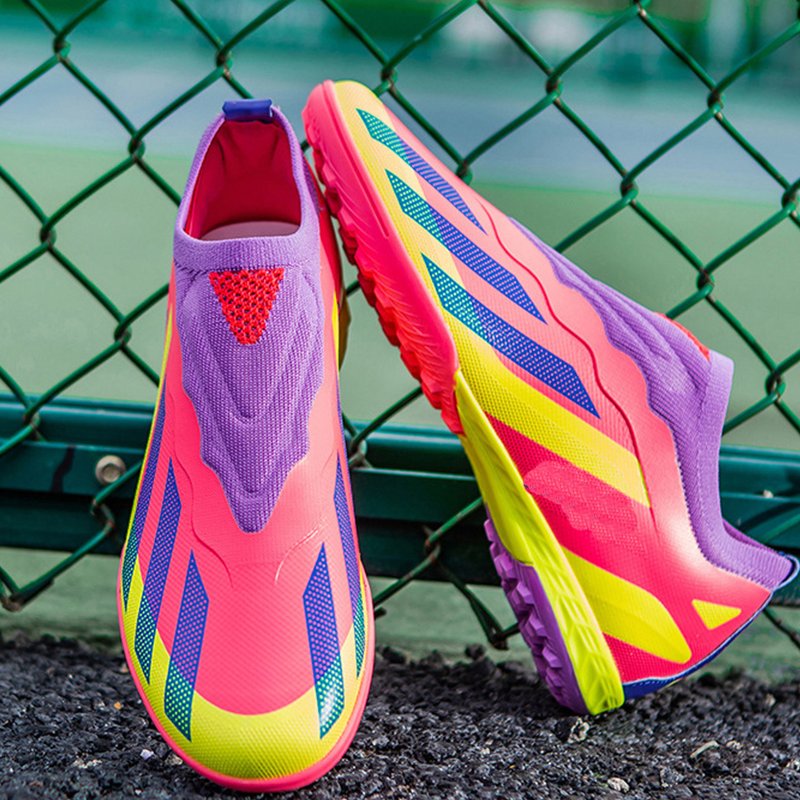 Fast delivery 34-44 size colorful soccer shoes professional customized size men football shoes for training