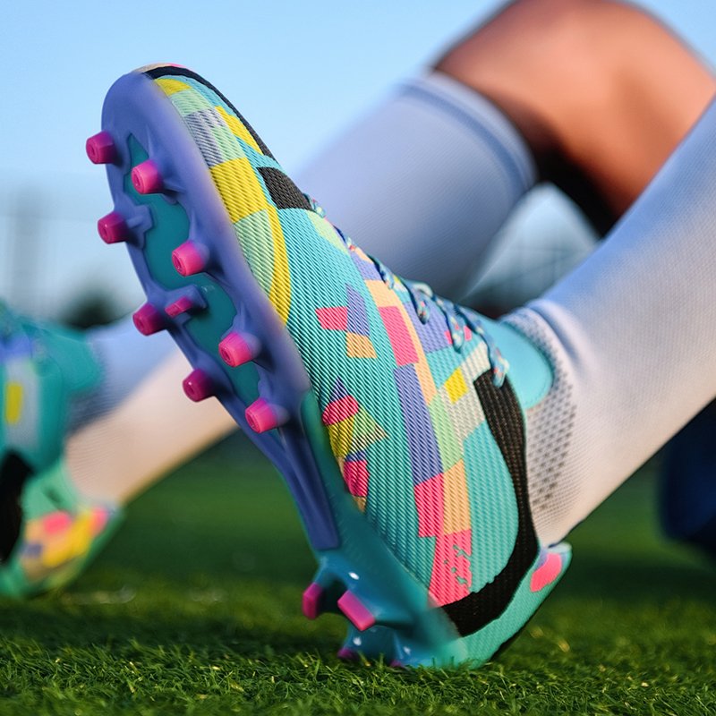 Fashion Trend Custom Wear-resistant Football Shoes ODM OEM Men's Low Ankle Highly Professional Sports Sneakers Soccer Shoes