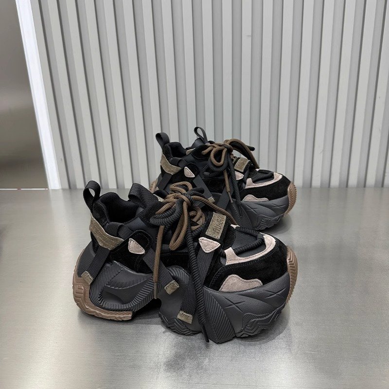 Little old man's shoes, 2024 retrospect, and a new one with a thick bottom, lady pine-dee