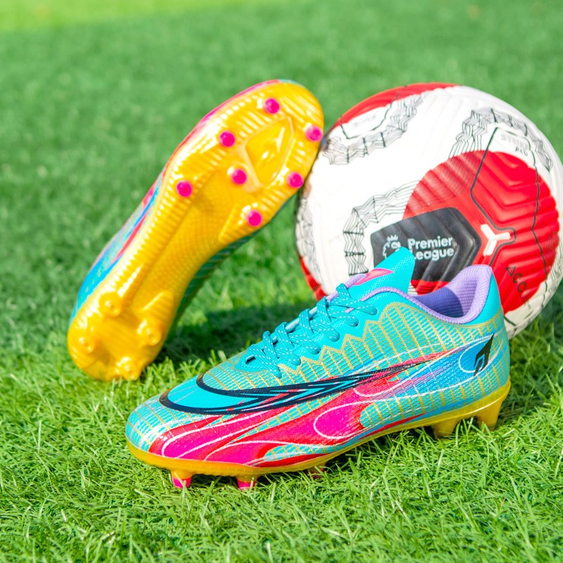 Hot Selling Soccer Shoes High Quality TF Type Professional Training Football Shoes Men Sports Shoes Soccer Boots for Men