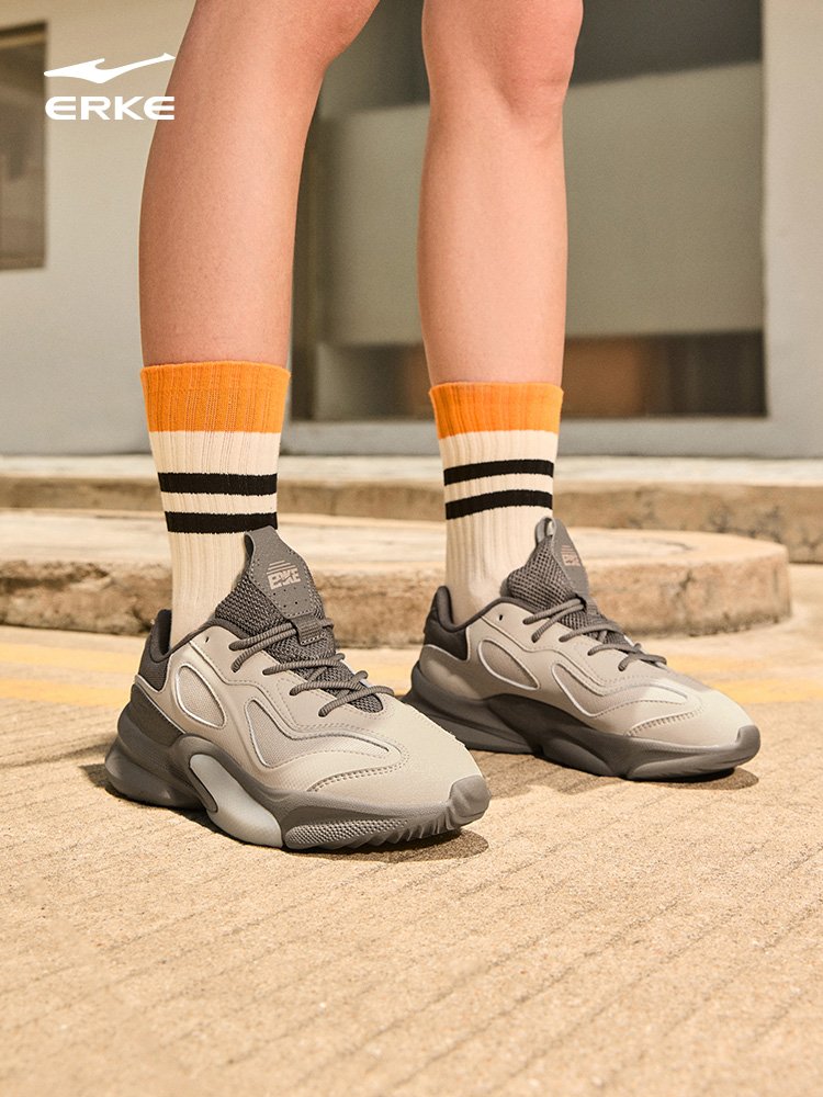 Hung Singer's Sports Shoes in the Autumn