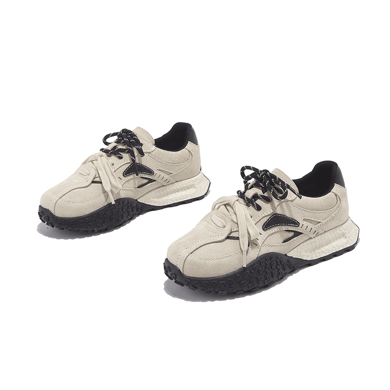 Skinny-shoe-shoe-shoe-skinned white-shoe-shoe-skinned in autumn 2024