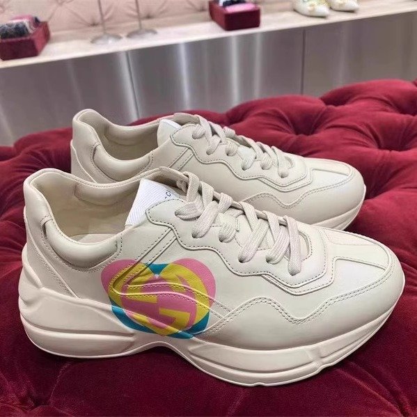 Gucci Gucchi Rhyton's classic double G-printed bouquets with a thick bottom for a couple to raise their sport old man's shoes
