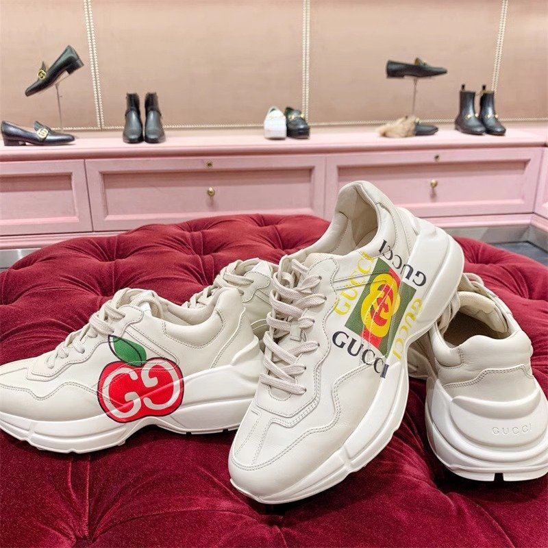 Gucci Gucchi Rhyton's classic double G-printed bouquets with a thick bottom for a couple to raise their sport old man's shoes