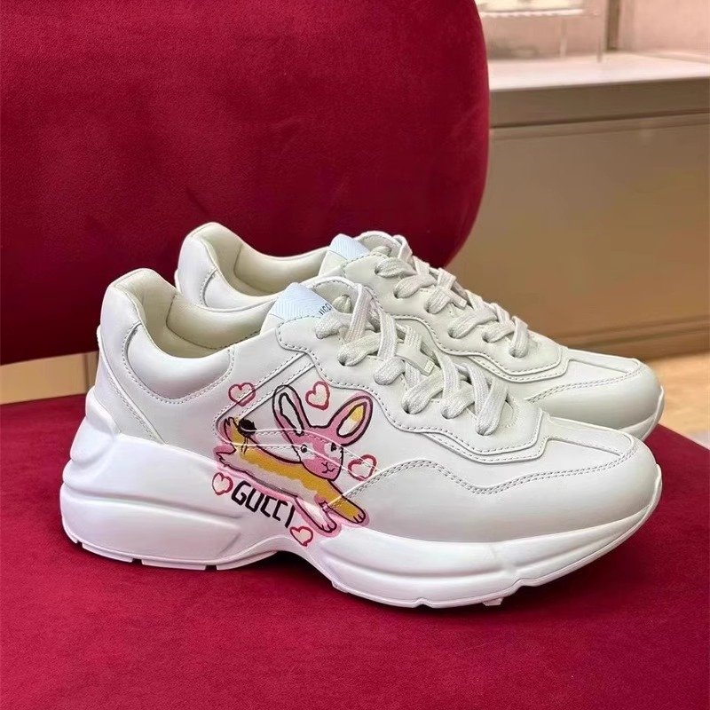 Gucci Gucchi Rhyton's classic double G-printed bouquets with a thick bottom for a couple to raise their sport old man's shoes