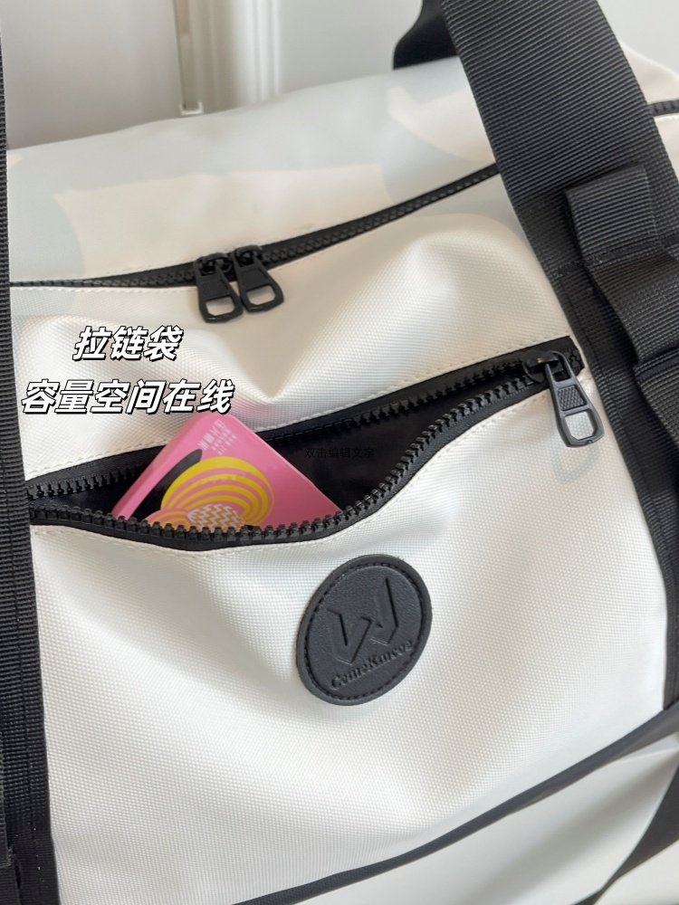 Short-distance bag with a large hand-held hand-bag free of shipment, with a puller to swim and exercise for a dry and wet break