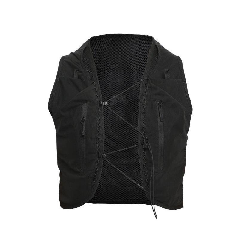 An outdoor exercise bag with a vest to fill the field with a large capacity of water for the horse-back backpack