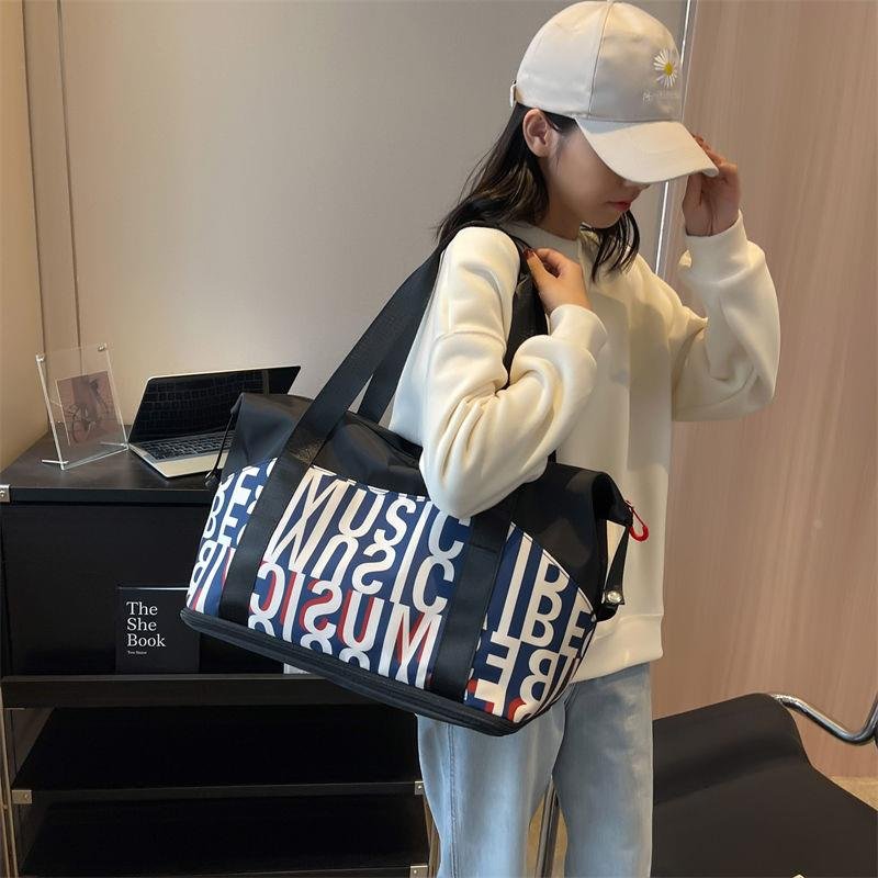 Travel packs with high-volume women's out-of-the-port bags can fold pregnant women's waiting packs for work