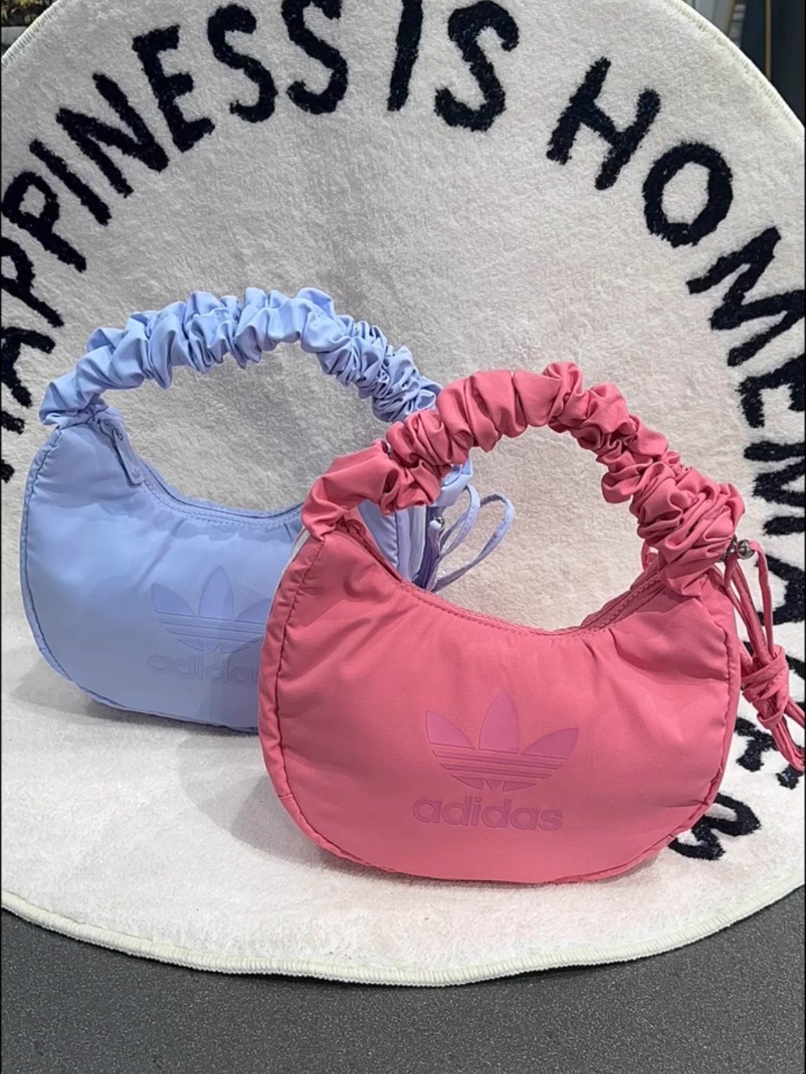 Adi's new 2024 cloud-covered wrinkled armbags for men's and women's fashion movement