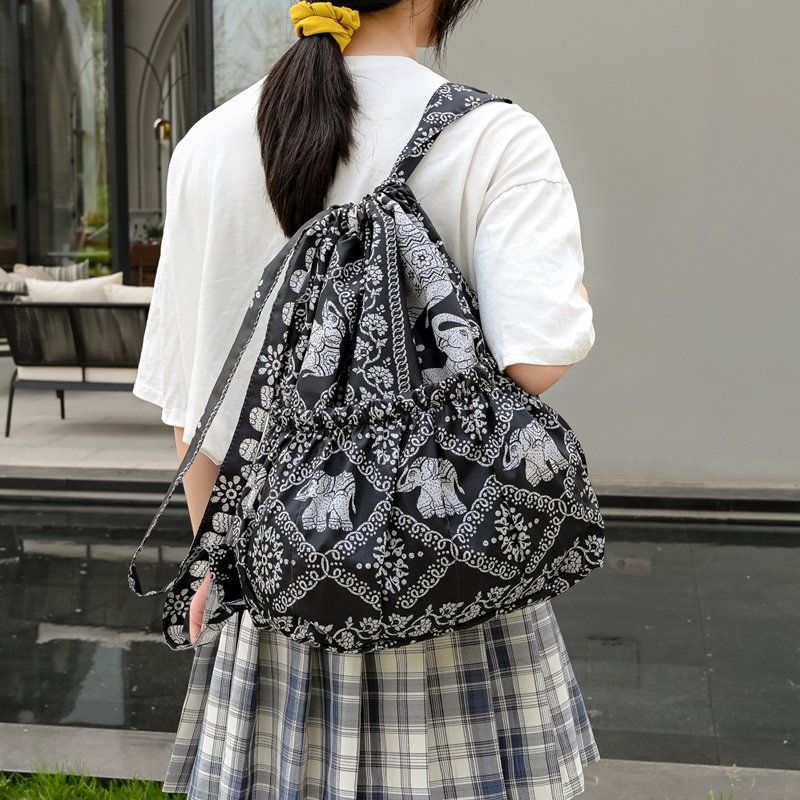 Mid-Korean packs with a large capacity of nylon beam bags, two-shouldered outdoor sports packs, light travel packs