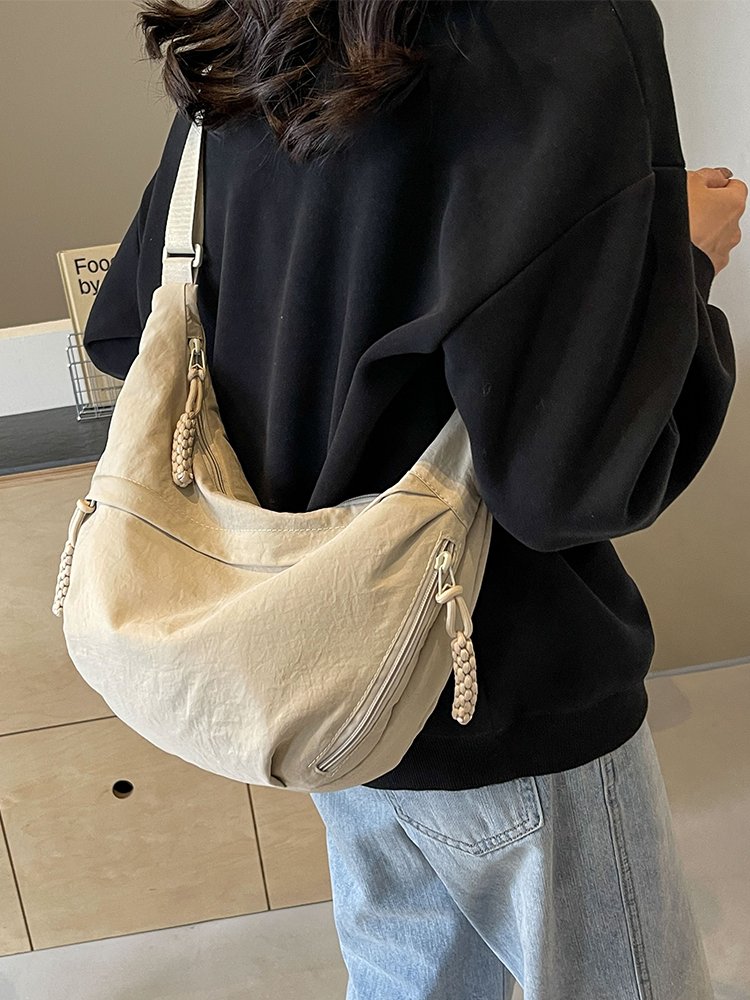 A tumble bag full-capacity commuting bag, 2024 new one-shoulder pack, and a tumble bag bag