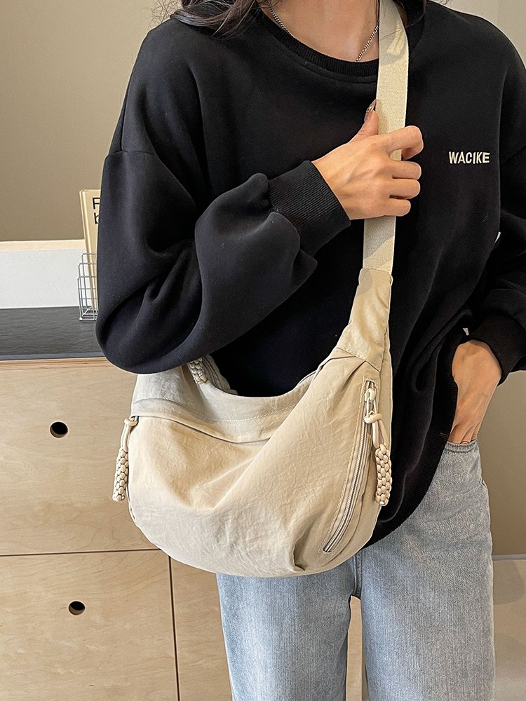 A tumble bag full-capacity commuting bag, 2024 new one-shoulder pack, and a tumble bag bag