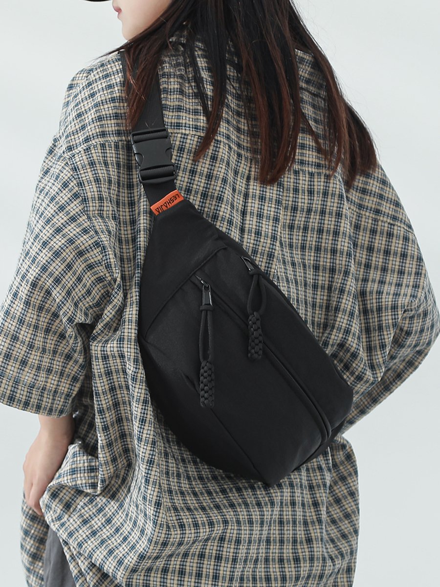 A new 2024 hip-and-tweet troupe chest bag