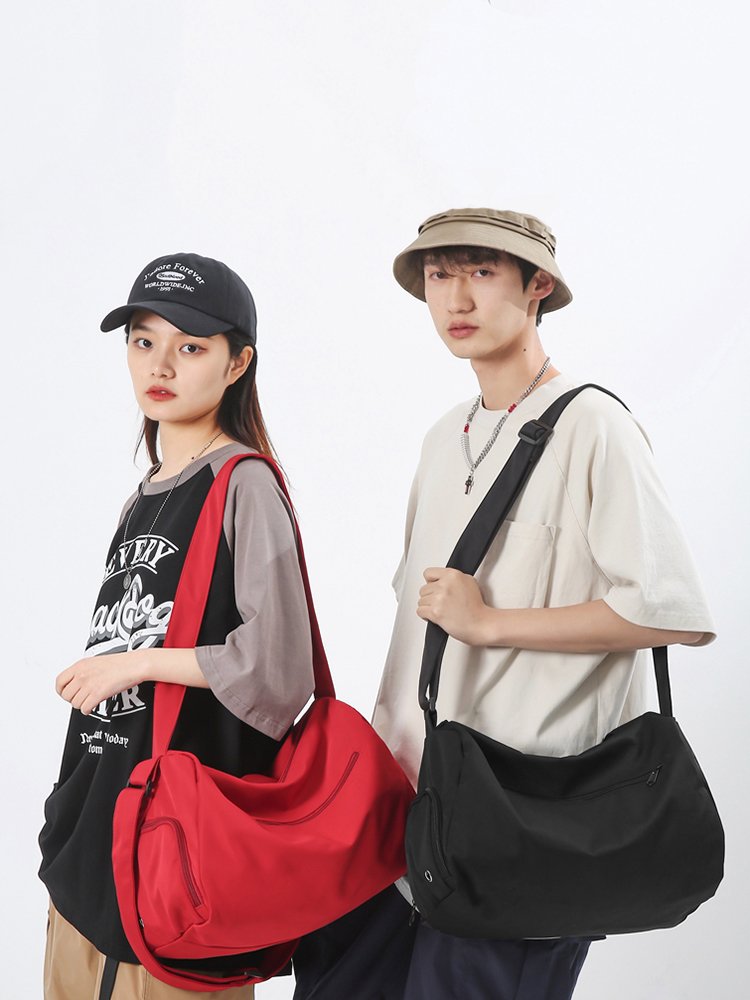 Recreational sports, one-shoulder slash, large-capacity waterproof travel bag for women, and a dry, wet separation gym kit for couples