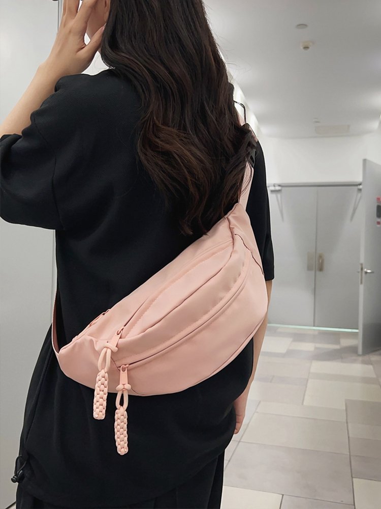 A new 2024 girl's one-sleeved one-shoulder bag for a slashy chest bag for an outdoor exercise