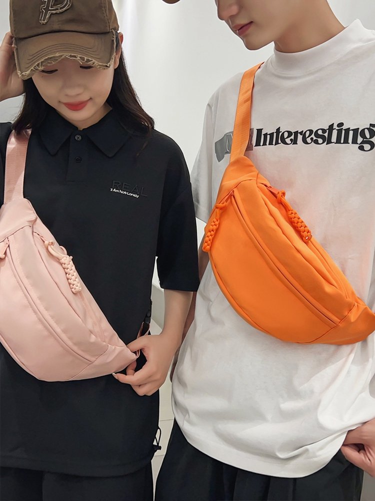 A new 2024 girl's one-sleeved one-shoulder bag for a slashy chest bag for an outdoor exercise