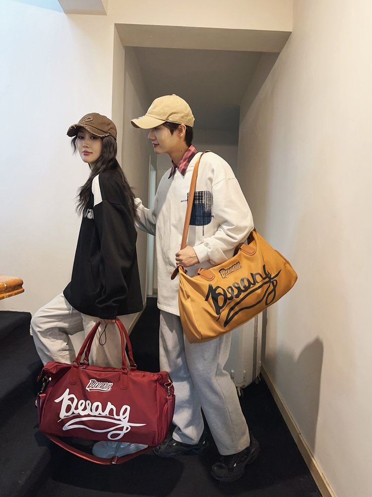 A new one-shoulder slant pack for men ' s and women ' s dry and wet separation exercise short trip packs for high-capacity leisure students