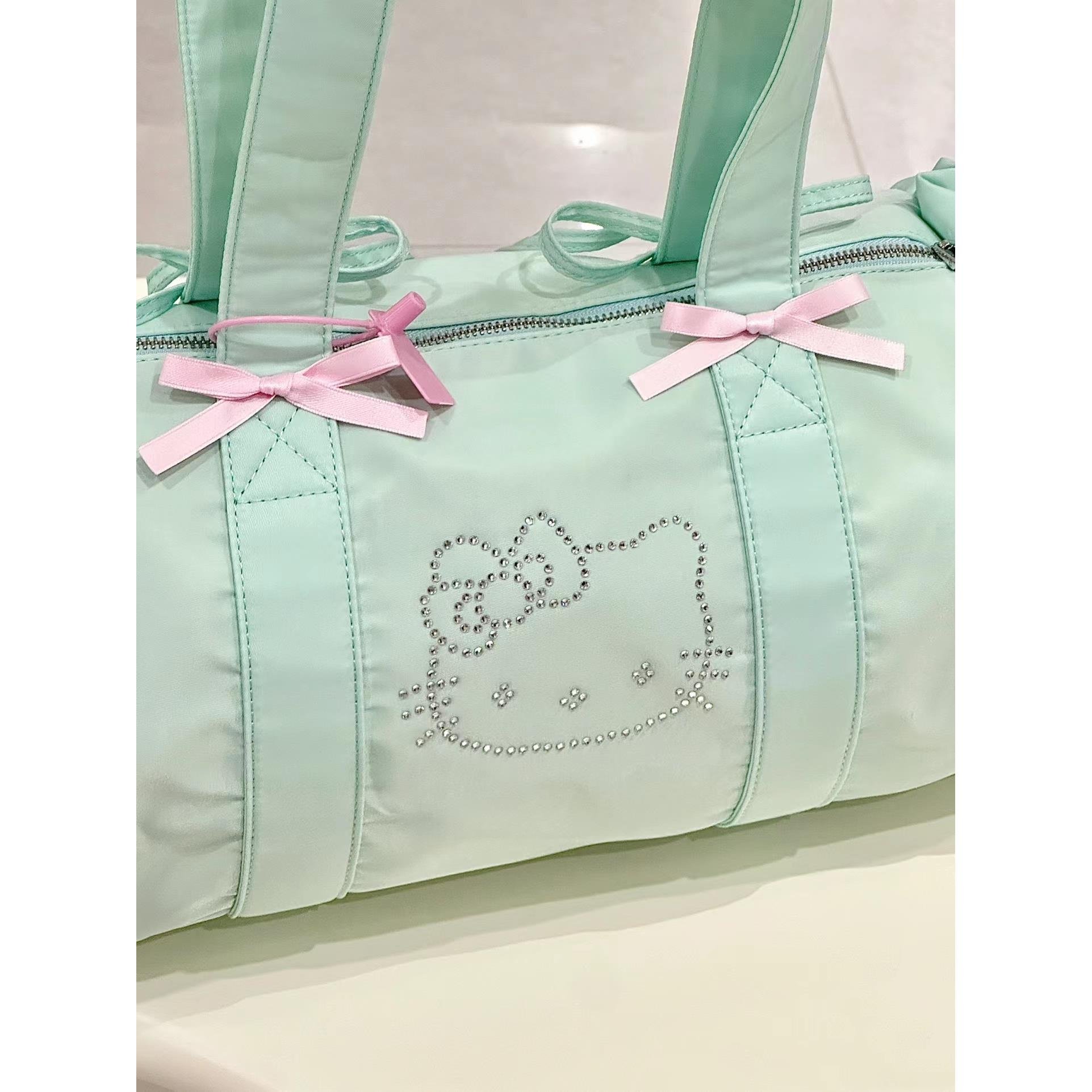hellokitty packs girls' new one-handed handbags with a large capacity for summer travel packs