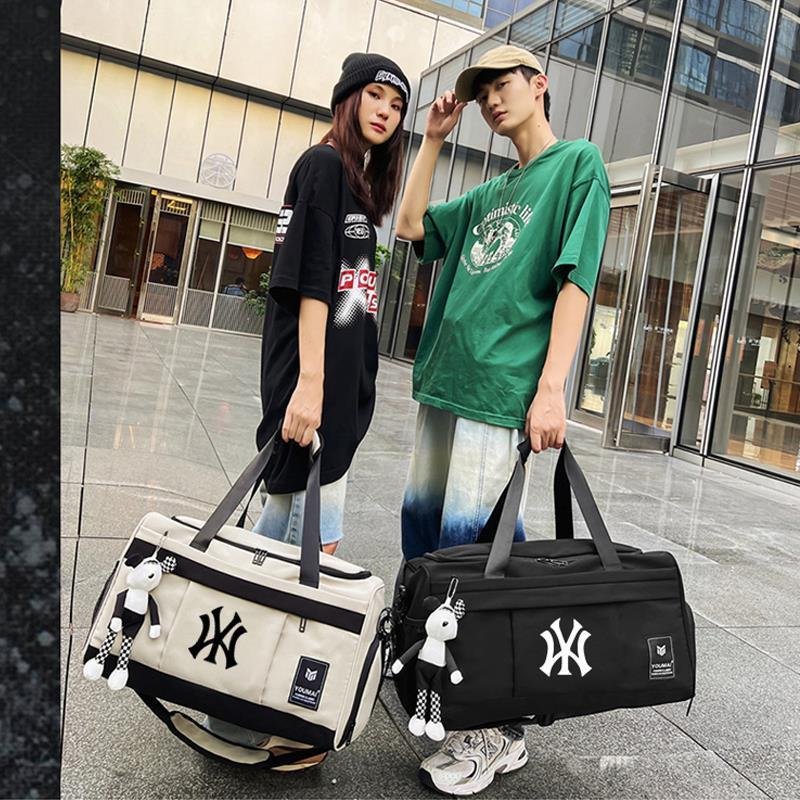 Ni has a large capacity of a dry, wet and separate handbag, a male and female travel kit
