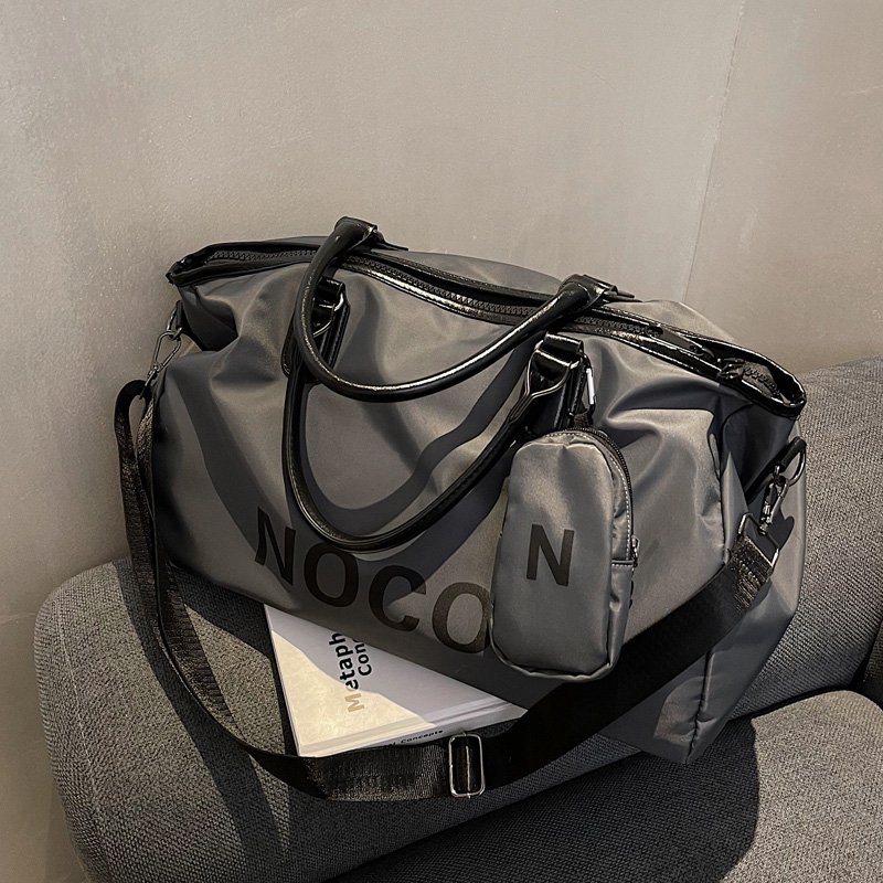 Japan's short-distance travel kit for a man's handbag with a large capacity for swimming and sports