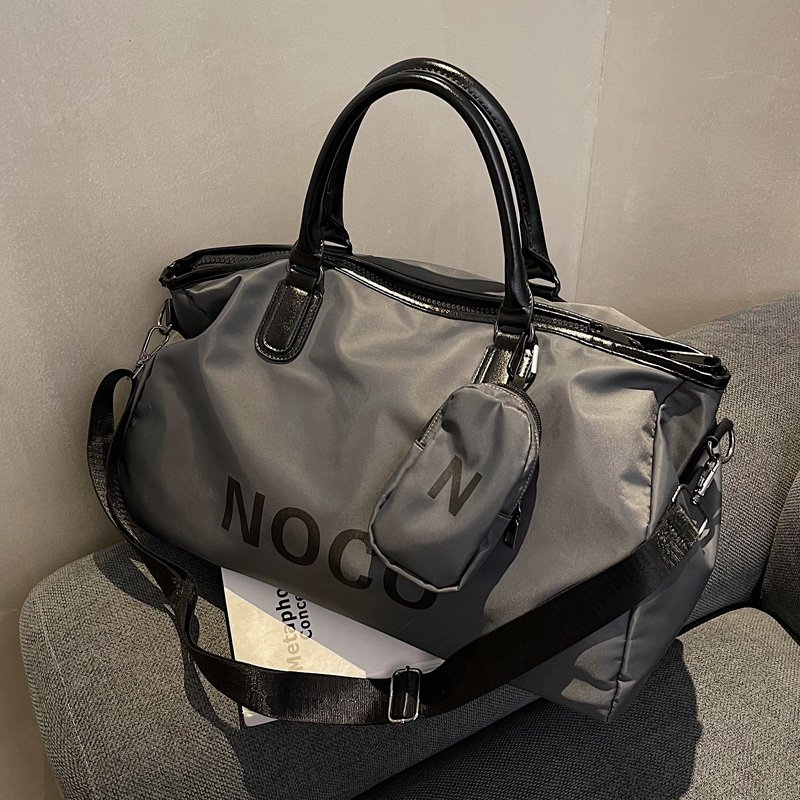 Japan's short-distance travel kit for a man's handbag with a large capacity for swimming and sports