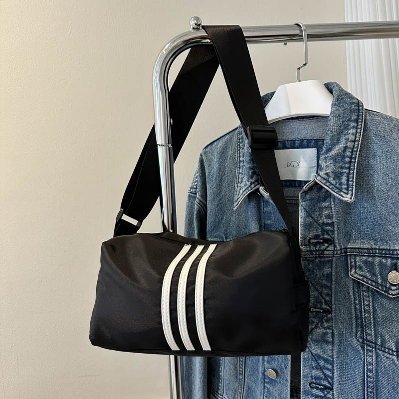 A new 2023 Fashion Sports Pack, short-distance travel pillow, wide-shoulder slant bun