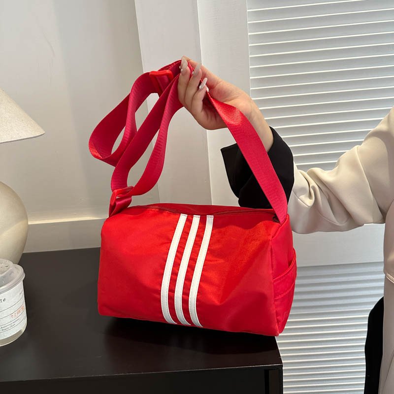 A new 2024 Fashion Sports Pack, short-distance travel pillows, wide-shouldered tweezers
