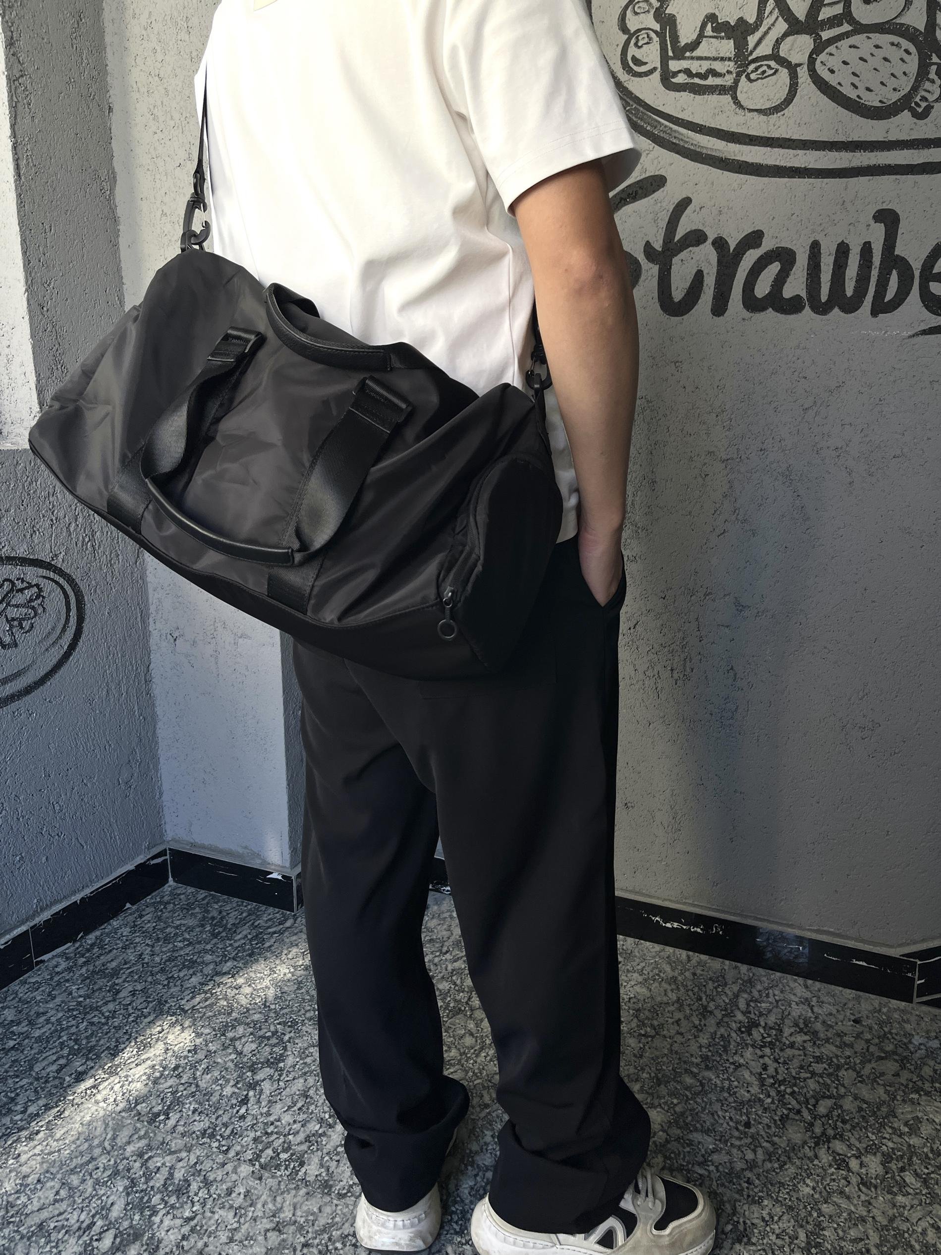 Left thousand bag, high-quality sports training package, dry and wet, slash-and-stagger bag, one shoulder bag