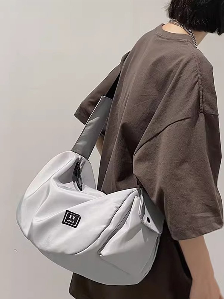 Gymnasium and Gymnasium Packs for a woman with a lot of light baggage for a man with a traveler's backpack