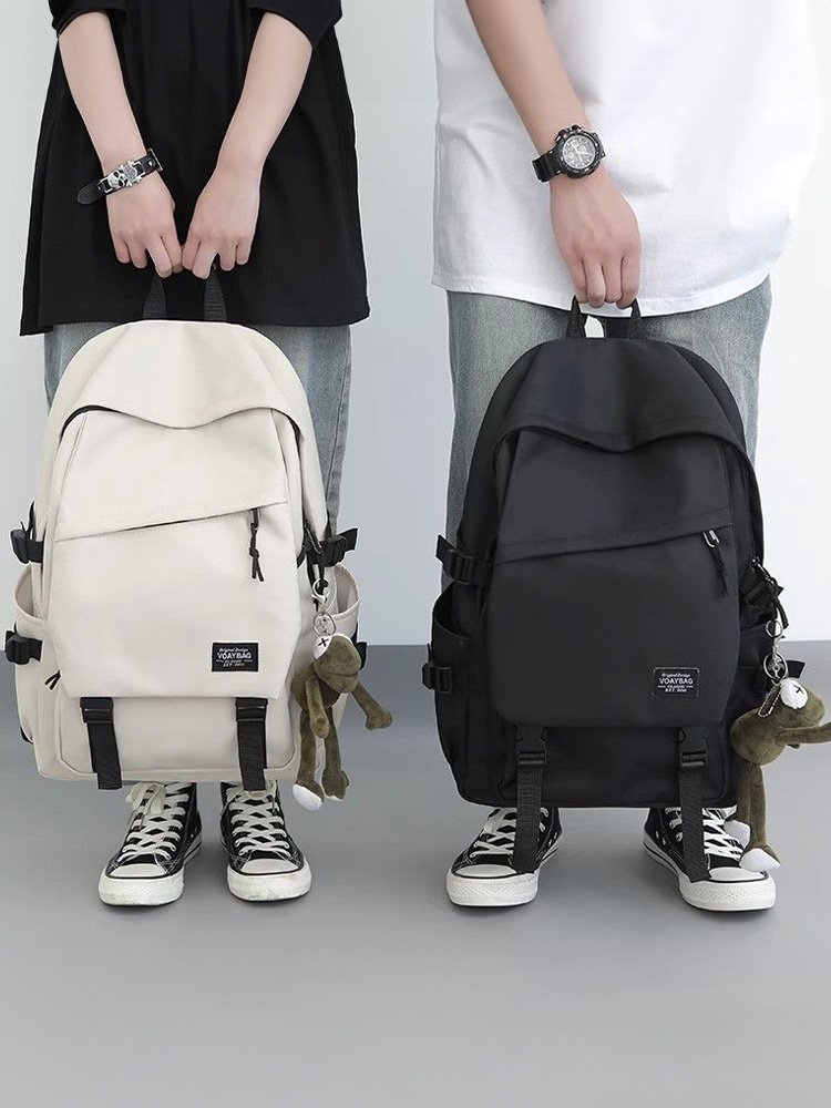Ms. Two Shoulder Packer has a short, high-capacity travel bag to travel to the mountains